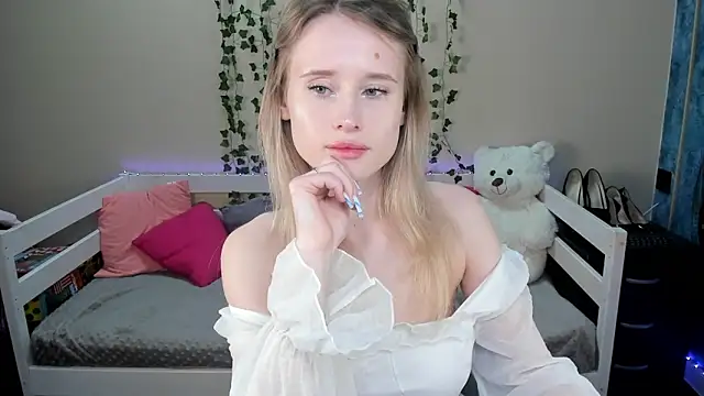 Snapshot of _adel_brooks_ chatting on 10.23.25 adel brooks online show from 10.23.25