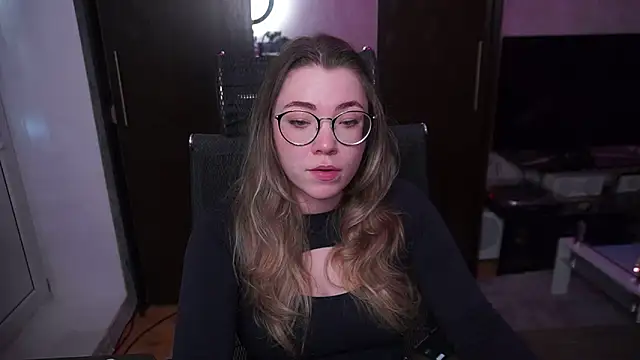 Snapshot of RemyCute chatting on 06.19.26 RemyCute online show from 06.19.26