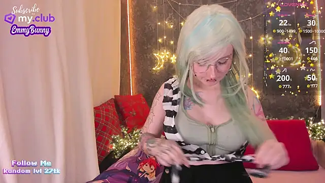 Snapshot of EmmyBunny chatting on 12.18.24 EmmyBunny online show from 12.18.24