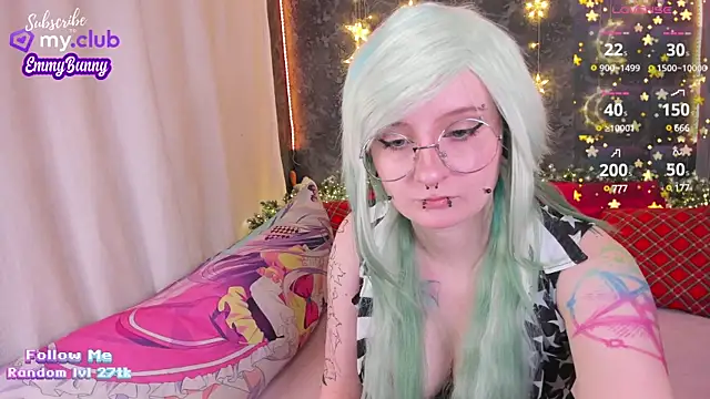 Snapshot of EmmyBunny chatting on 12.19.24 EmmyBunny online show from 12.19.24