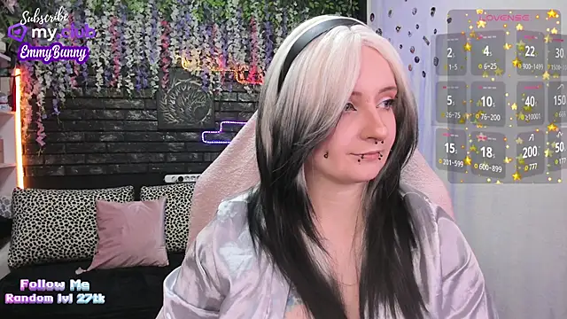 Snapshot of EmmyBunny chatting on 02.04.25 EmmyBunny online show from 02.04.25