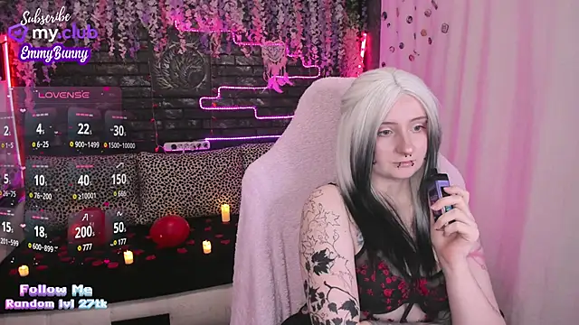 Snapshot of EmmyBunny chatting on 02.13.25 EmmyBunny online show from 02.13.25