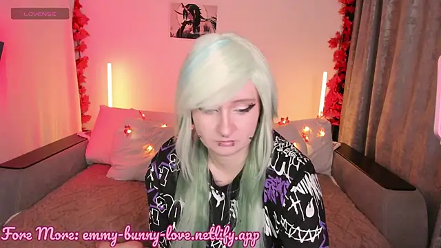 Snapshot of EmmyBunny chatting on 09.13.25 EmmyBunny online show from 09.13.25