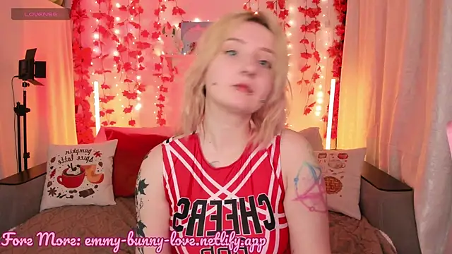 Snapshot of EmmyBunny chatting on 09.20.25 EmmyBunny online show from 09.20.25