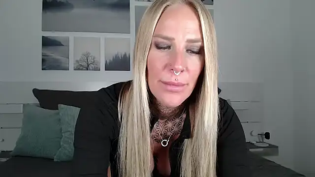 Lara-CumKitten online show from 12.19.24