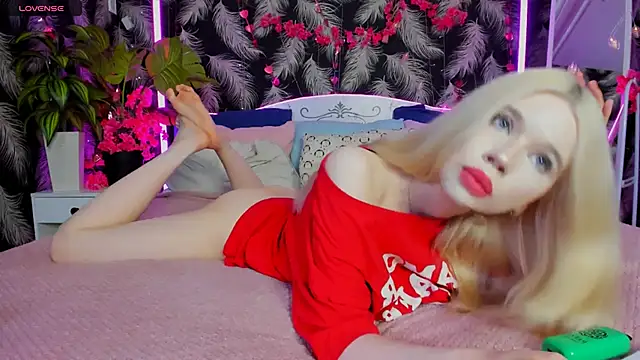 Lollita Lewis online show from 12.19.25