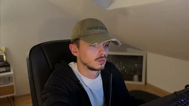 Snapshot of naked_psy chatting on 10.30.25 naked psy online show from 10.30.25