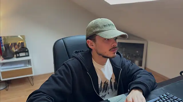 Snapshot of naked_psy chatting on 11.04.25 naked psy online show from 11.04.25