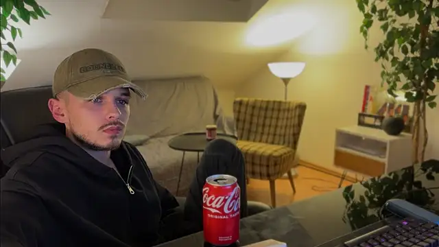 Snapshot of naked_psy chatting on 11.15.25 naked psy online show from 11.15.25