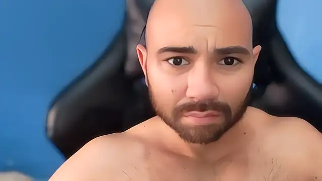 Snapshot of ElmaCannon chatting on 02.19.25 ElmaCannon online show from 02.19.25