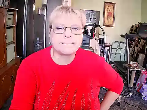 Snapshot of LOLA8888 chatting on 10.18.25 LOLA8888 online show from 10.18.25