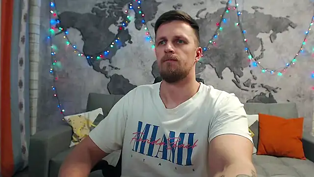 Snapshot of VikingChrisss chatting on 12.20.24 VikingChrisss online show from 12.20.24