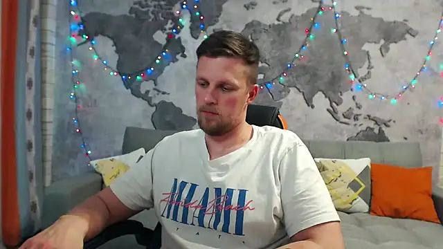 Snapshot of VikingChrisss chatting on 12.20.24 VikingChrisss online show from 12.20.24