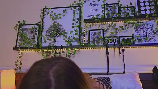 Snapshot of EvaTyrell chatting on 12.02.24 EvaTyrell online show from 12.02.24