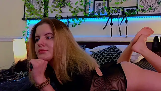 Snapshot of EvaTyrell chatting on 12.03.24 EvaTyrell online show from 12.03.24