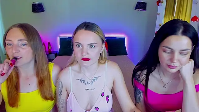 Snapshot of MagicEyess chatting on 06.18.26 MagicEyess online show from 06.18.26