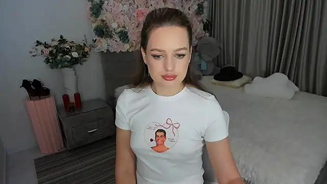 Snapshot of MiracleCurly chatting on 10.06.25 MiracleCurly online show from 10.06.25