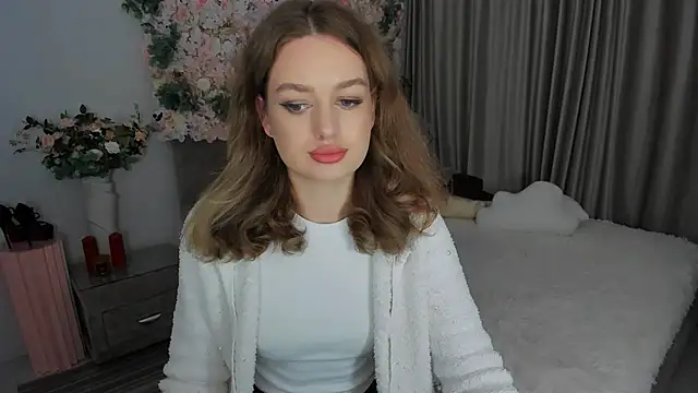 Snapshot of MiracleCurly chatting on 10.07.25 MiracleCurly online show from 10.07.25