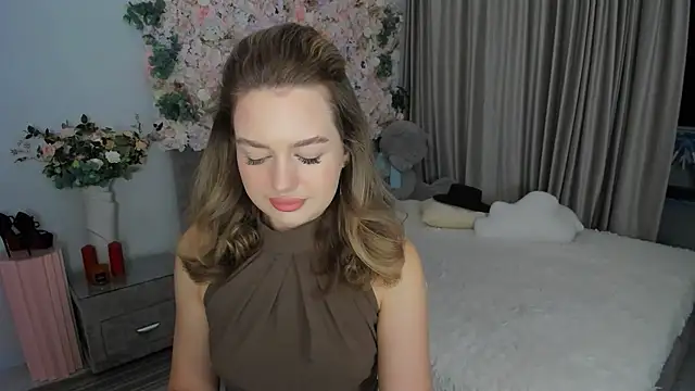 Snapshot of MiracleCurly chatting on 10.08.25 MiracleCurly online show from 10.08.25