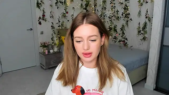 Snapshot of MiracleCurly chatting on 10.12.25 MiracleCurly online show from 10.12.25