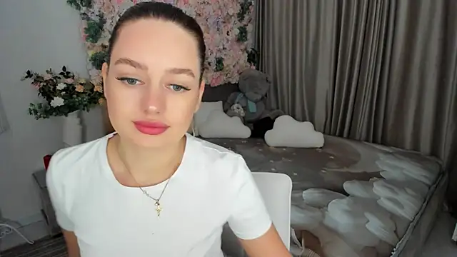 Snapshot of MiracleCurly chatting on 10.15.25 MiracleCurly online show from 10.15.25