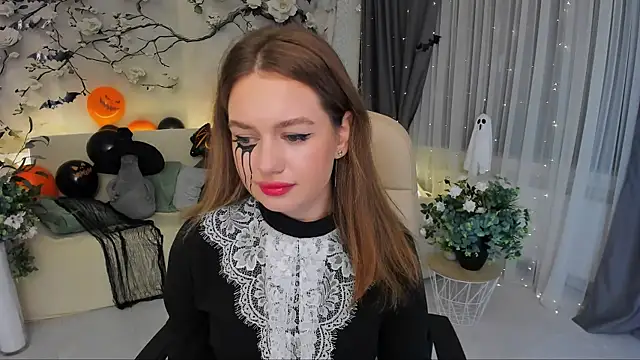 Snapshot of MiracleCurly chatting on 10.31.25 MiracleCurly online show from 10.31.25