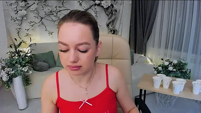 Snapshot of MiracleCurly chatting on 11.04.25 MiracleCurly online show from 11.04.25