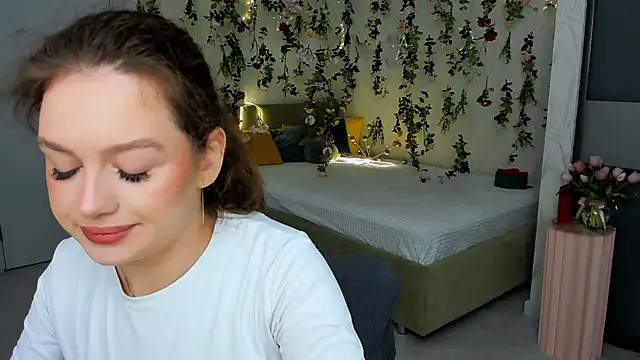 MiracleCurly online show from 04.08.26