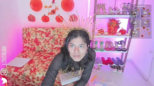 Snapshot of loverubii chatting on 10.28.25 loverubii online show from 10.28.25