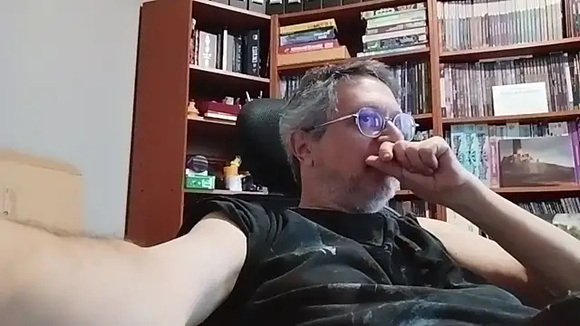 Snapshot of Mandra_is_a_whore chatting on 09.20.25 Mandra is a whore online show from 09.20.25