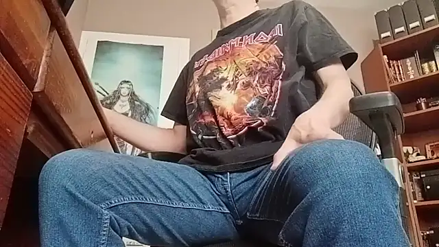 Snapshot of Mandra_is_a_whore chatting on 10.10.25 Mandra is a whore online show from 10.10.25