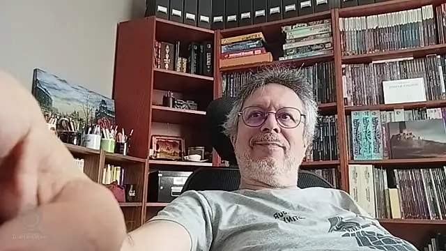 Snapshot of Mandra_is_a_whore chatting on 10.11.25 Mandra is a whore online show from 10.11.25