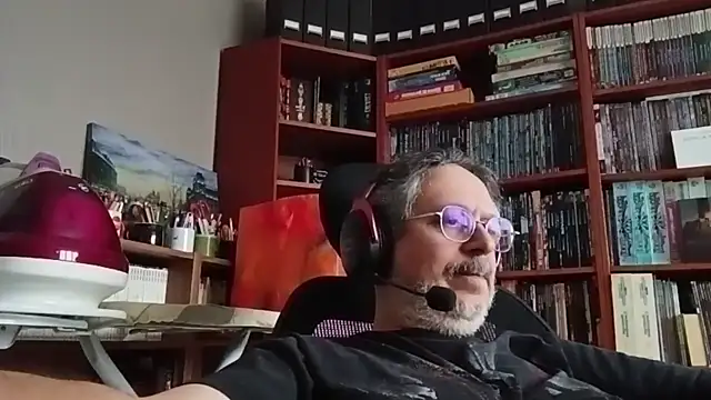 Snapshot of Mandra_is_a_whore chatting on 10.23.25 Mandra is a whore online show from 10.23.25