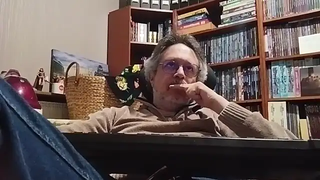 Snapshot of Mandra_is_a_whore chatting on 10.25.25 Mandra is a whore online show from 10.25.25