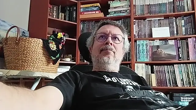 Snapshot of Mandra_is_a_whore chatting on 10.26.25 Mandra is a whore online show from 10.26.25