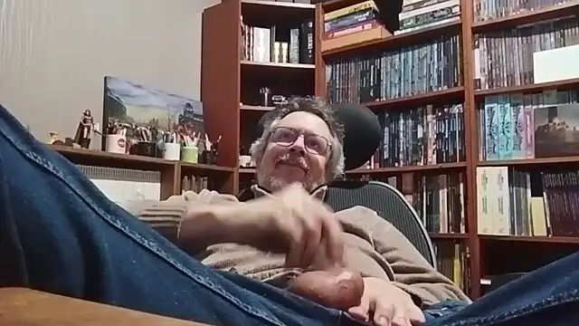 Snapshot of Mandra_is_a_whore chatting on 10.27.25 Mandra is a whore online show from 10.27.25