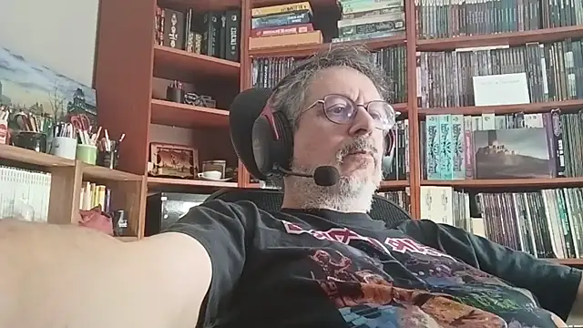 Snapshot of Mandra_is_a_whore chatting on 10.30.25 Mandra is a whore online show from 10.30.25