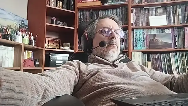 Snapshot of Mandra_is_a_whore chatting on 10.31.25 Mandra is a whore online show from 10.31.25