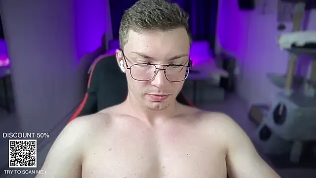 Snapshot of iron__chap chatting on 11.07.25 iron chap online show from 11.07.25