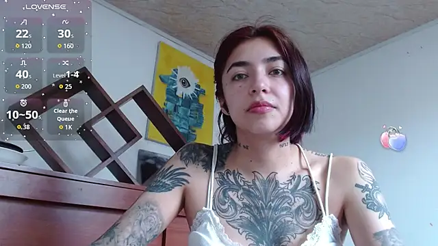 Snapshot of ZoeBakers_ chatting on 09.30.25 ZoeBakers online show from 09.30.25