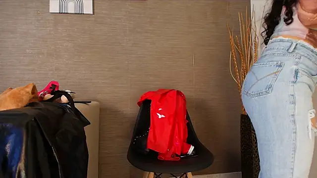 Sophie LittleS online show from 12.21.24