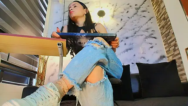 Sophie LittleS online show from 11.26.25