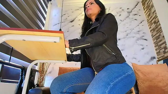 Sophie LittleS online show from 02.14.26