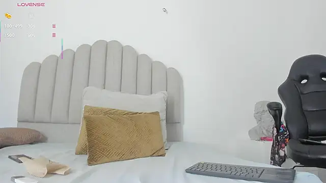 Snapshot of sarita_duque chatting on 10.03.25 sarita duque online show from 10.03.25