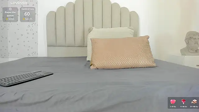 Snapshot of sarita_duque chatting on 11.09.25 sarita duque online show from 11.09.25