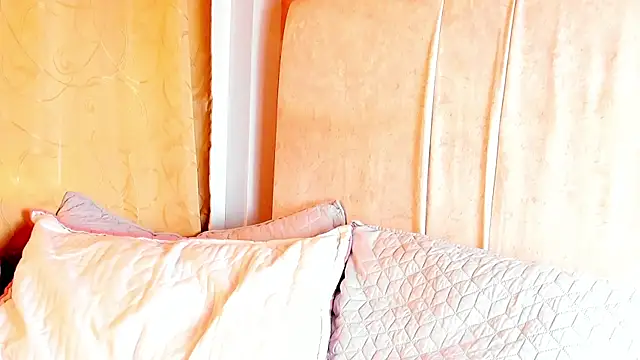 Snapshot of Satuurn_ chatting on 01.09.25 Satuurn online show from 01.09.25