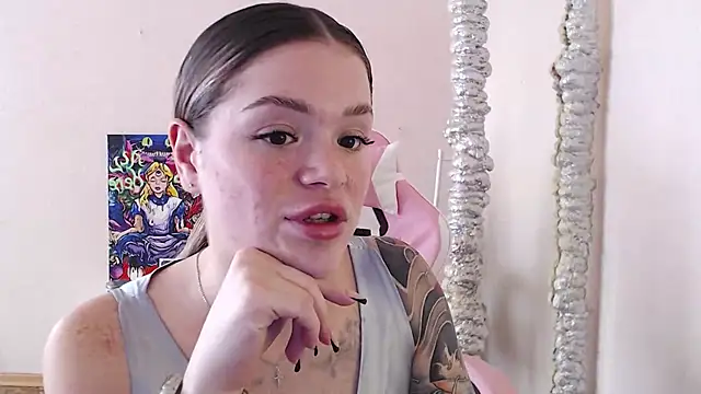 Snapshot of miaacatt chatting on 10.14.25 miaacatt online show from 10.14.25