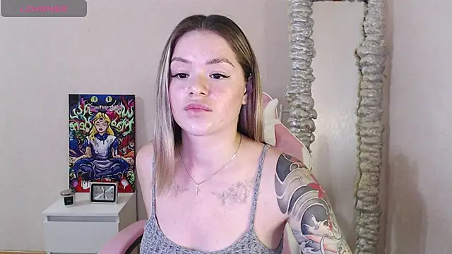 Snapshot of miaacatt chatting on 10.21.25 miaacatt online show from 10.21.25