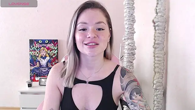 Snapshot of miaacatt chatting on 10.24.25 miaacatt online show from 10.24.25