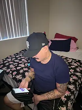 Snapshot of PeterGrandee chatting on 10.23.25 PeterGrandee online show from 10.23.25